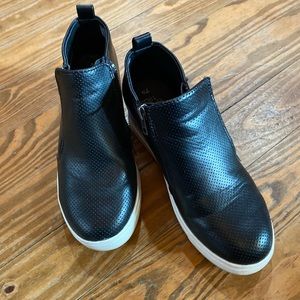 Time and tru ankle shoes